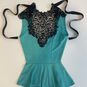 Arden B Women’s Top . Size XS. Green & Black